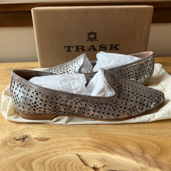 NIB TRASK FARRAH PERFORATED FLATS 7 PEWTER METALLIC LASER CUT LOAFER CASUAL - Picture 2 of 11